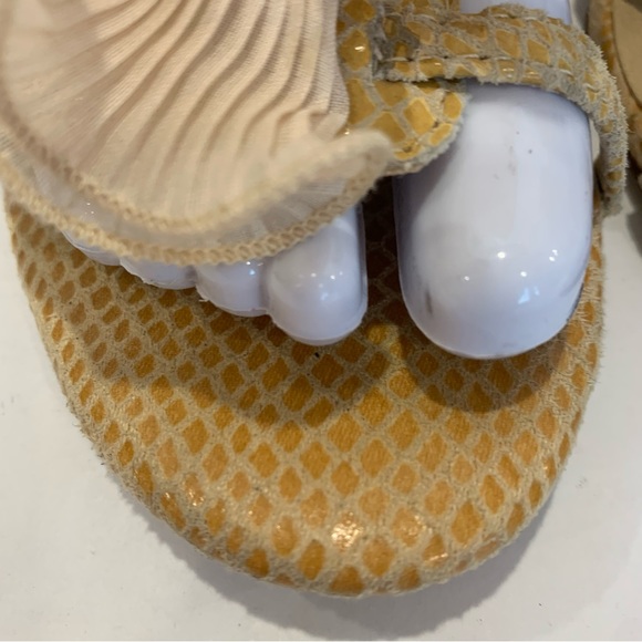 KELSI DAGGER size 10 Anthropologie sandals tan crocodile with ruffles ankle wrap - Picture 5 of 12
